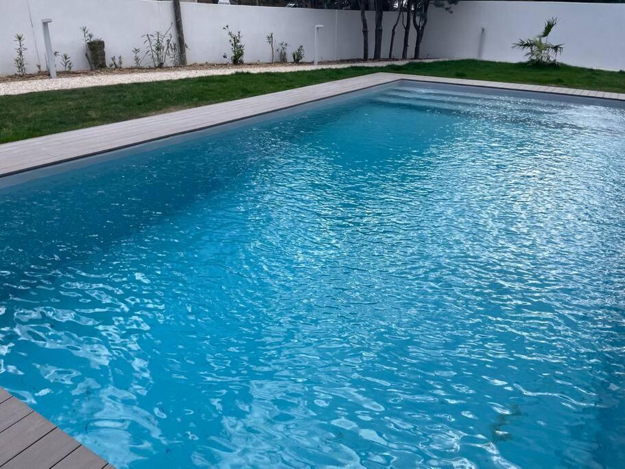 Villa Pieds Dans L'Eau Карри-ле-Руэ Экстерьер фото